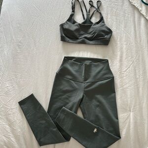 Alo Yoga Set Size Small